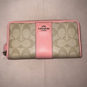 Coach Zipper Wallet